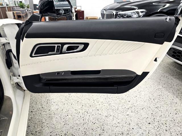 Used 2018 Mercedes-Benz AMG GT Roadster image 30
