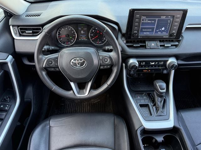 Used 2021 Toyota RAV4 XLE Premium image 12