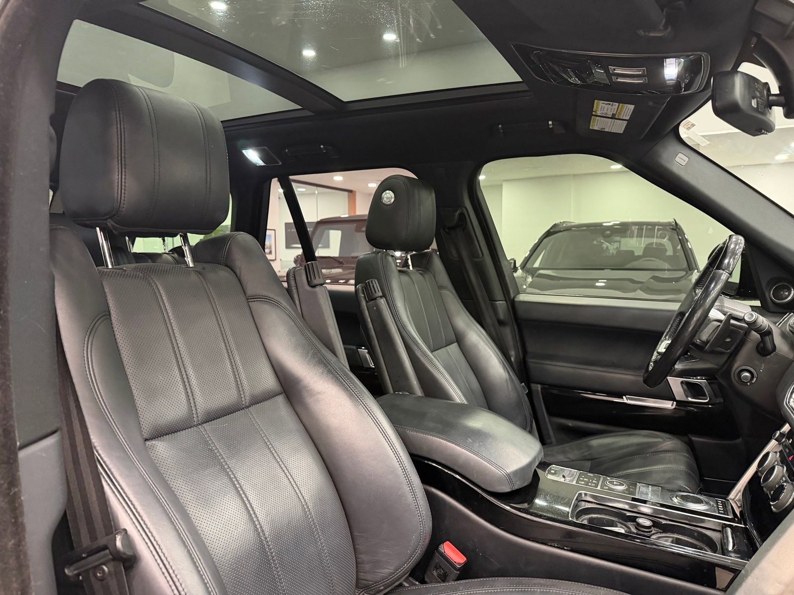 Used 2015 Land Rover Range Rover Supercharged image 8