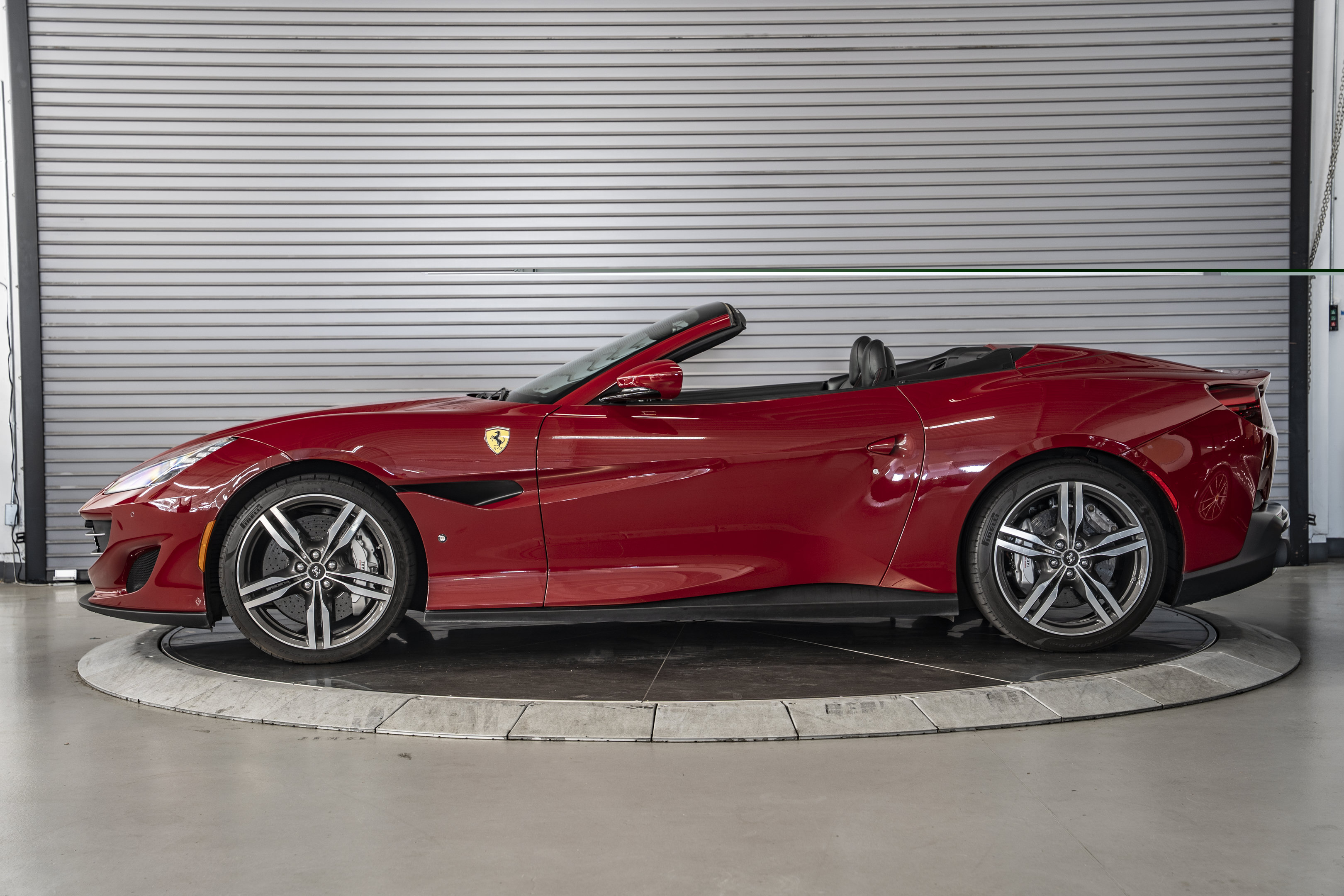 Used 2019 Ferrari Portofino RWD image 2