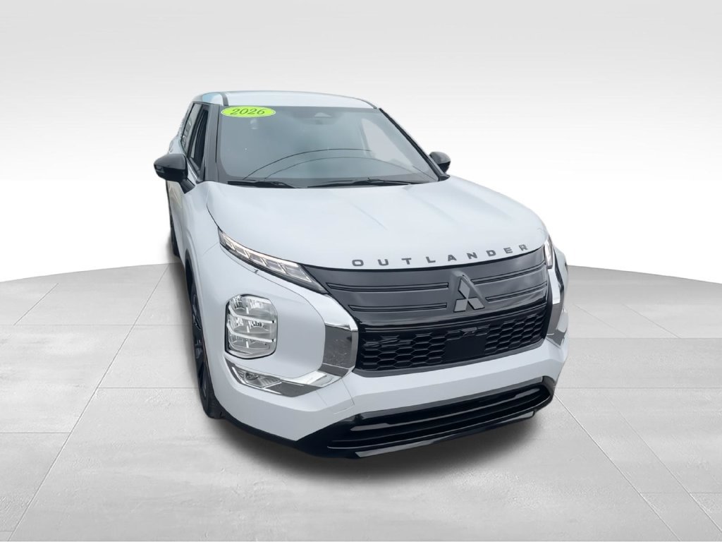 New 2026 Mitsubishi Outlander LE FWD image 3