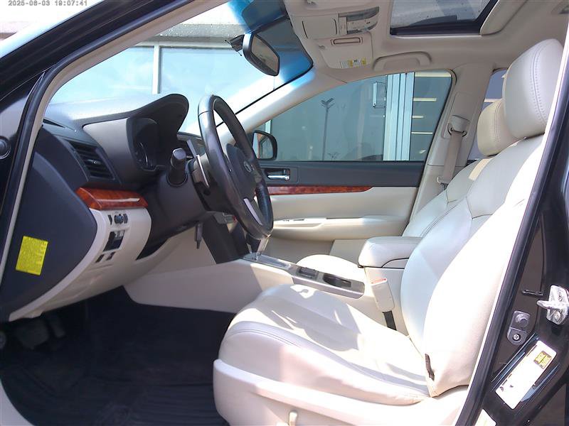 Used 2010 Subaru Outback 3.6R Limited w/ Popular Equipment Group 2C AWD/4WD image 5