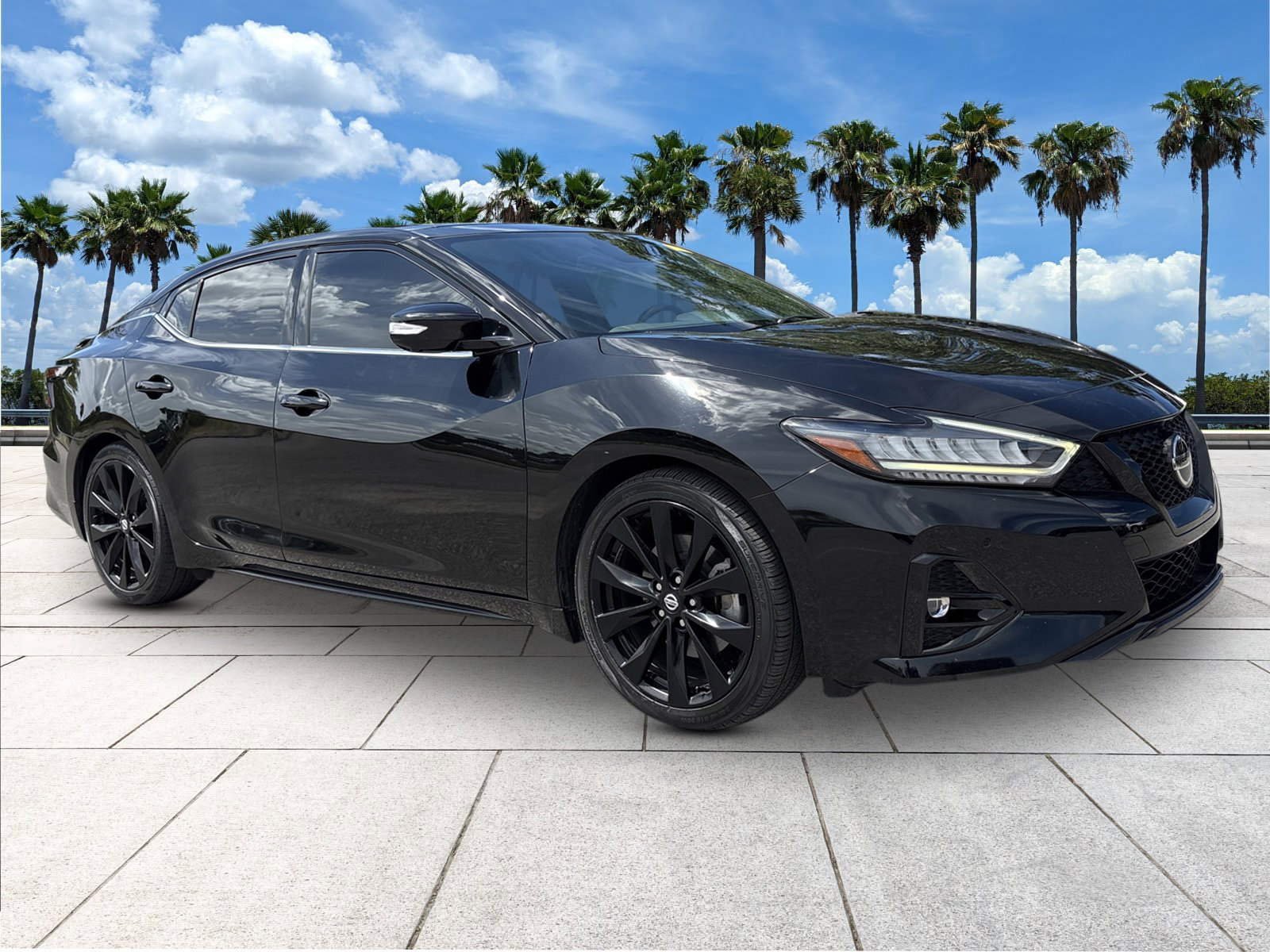 Used 2022 Nissan Maxima SR w/ Sport Mat Group image 2