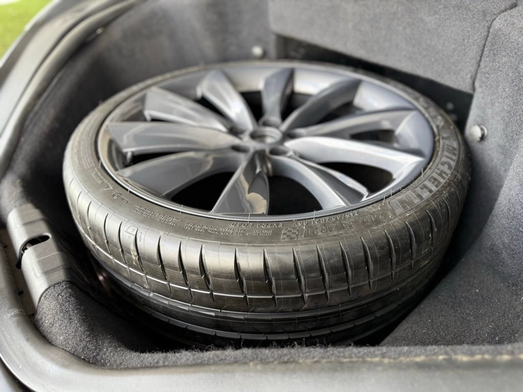 Used 2012 Tesla Model S Signature Performance RWD image 11