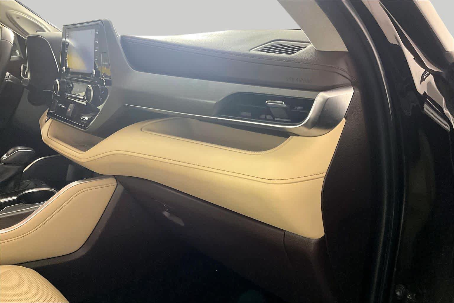 Used 2020 Toyota Highlander Limited FWD image 18