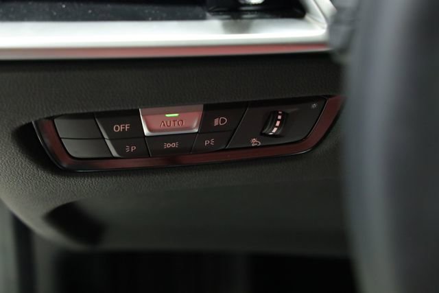 Used 2025 BMW 330i Sedan w/ M Sport Package image 31