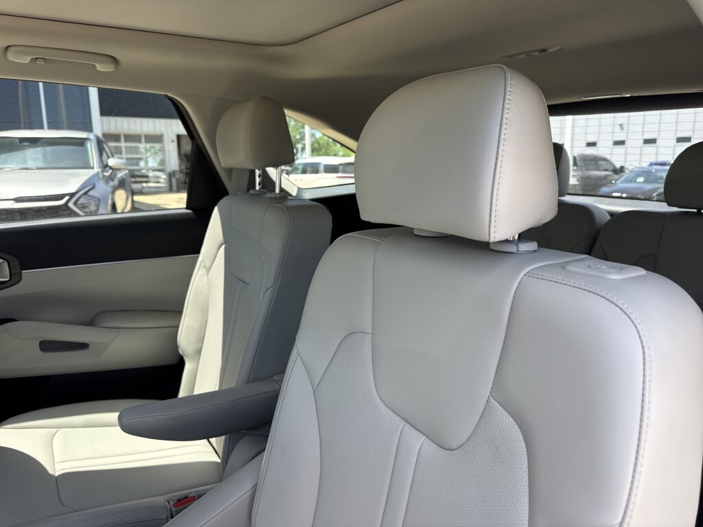 Certified 2023 Kia Sorento EX w/ Panoramic Sunroof Package image 28