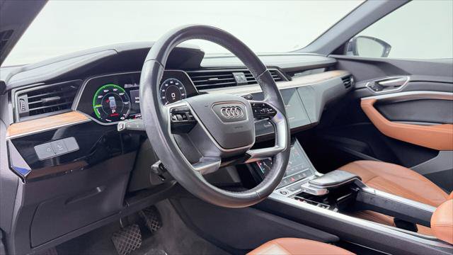 Used 2022 Audi e-tron Premium AWD/4WD image 24