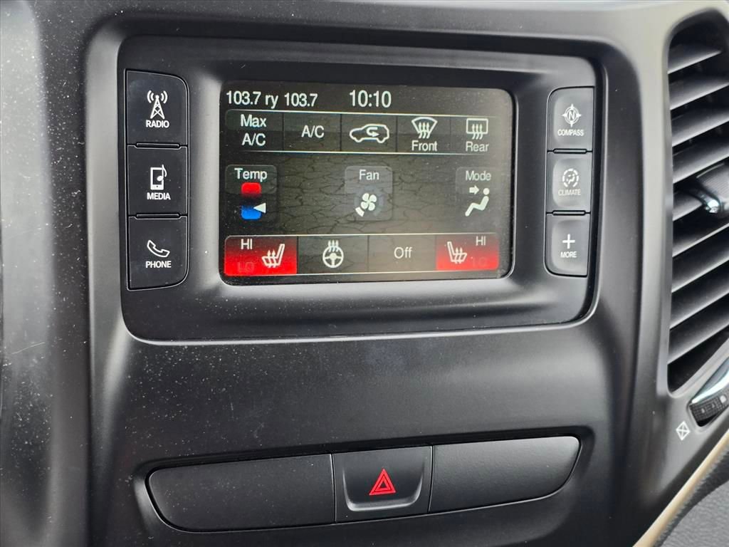 Used 2018 Jeep Cherokee Latitude w/ Altitude Package image 21