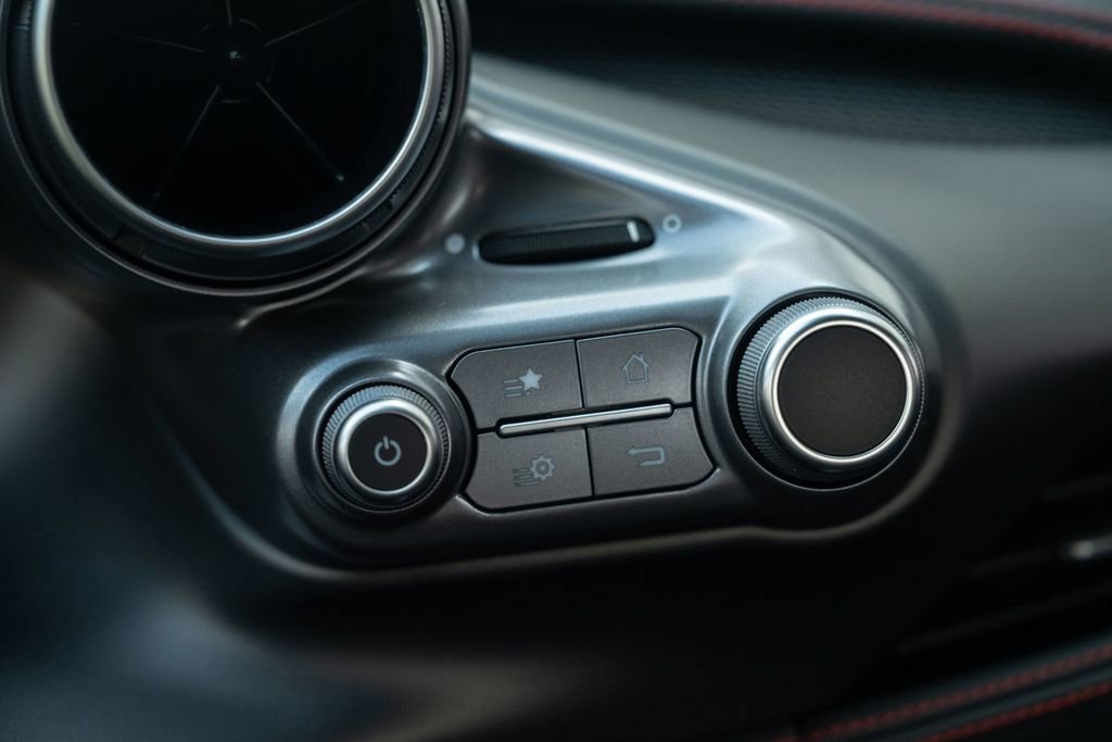 Used 2022 Ferrari F8 Tributo image 45