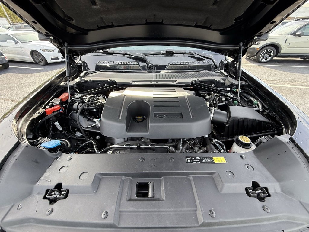 Used 2024 Land Rover Defender 130 X-Dynamic SE image 33