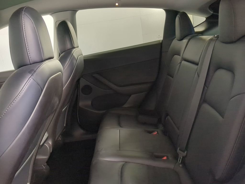 Used 2020 Tesla Model Y Long Range image 16