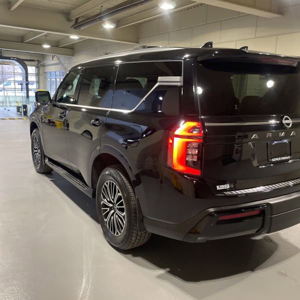 Used 2025 Nissan Armada Platinum image 9