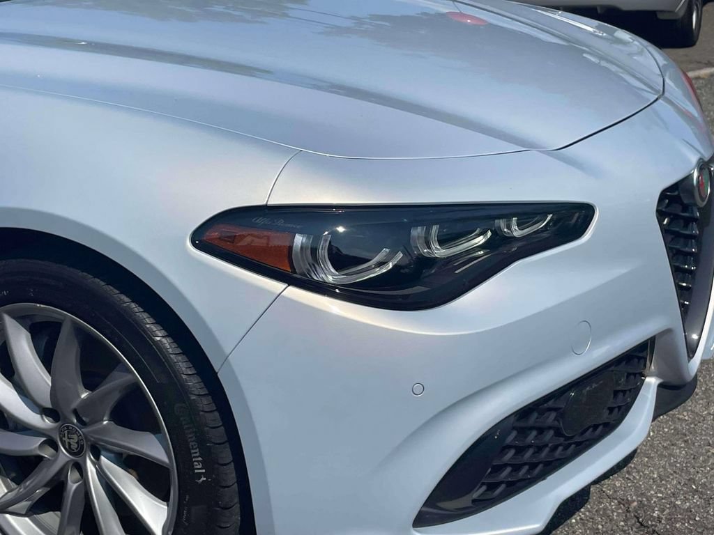 Used 2025 Alfa Romeo Giulia AWD image 9