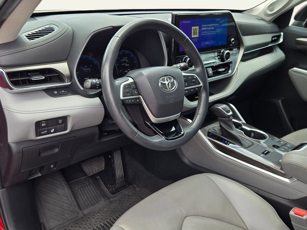 Used 2023 Toyota Highlander Limited FWD image 23
