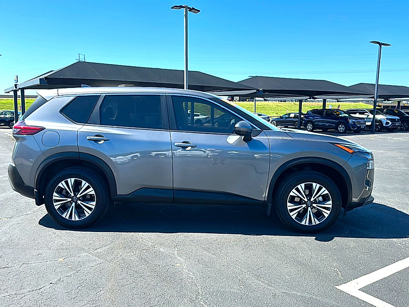 Used 2023 Nissan Rogue SV FWD image 9