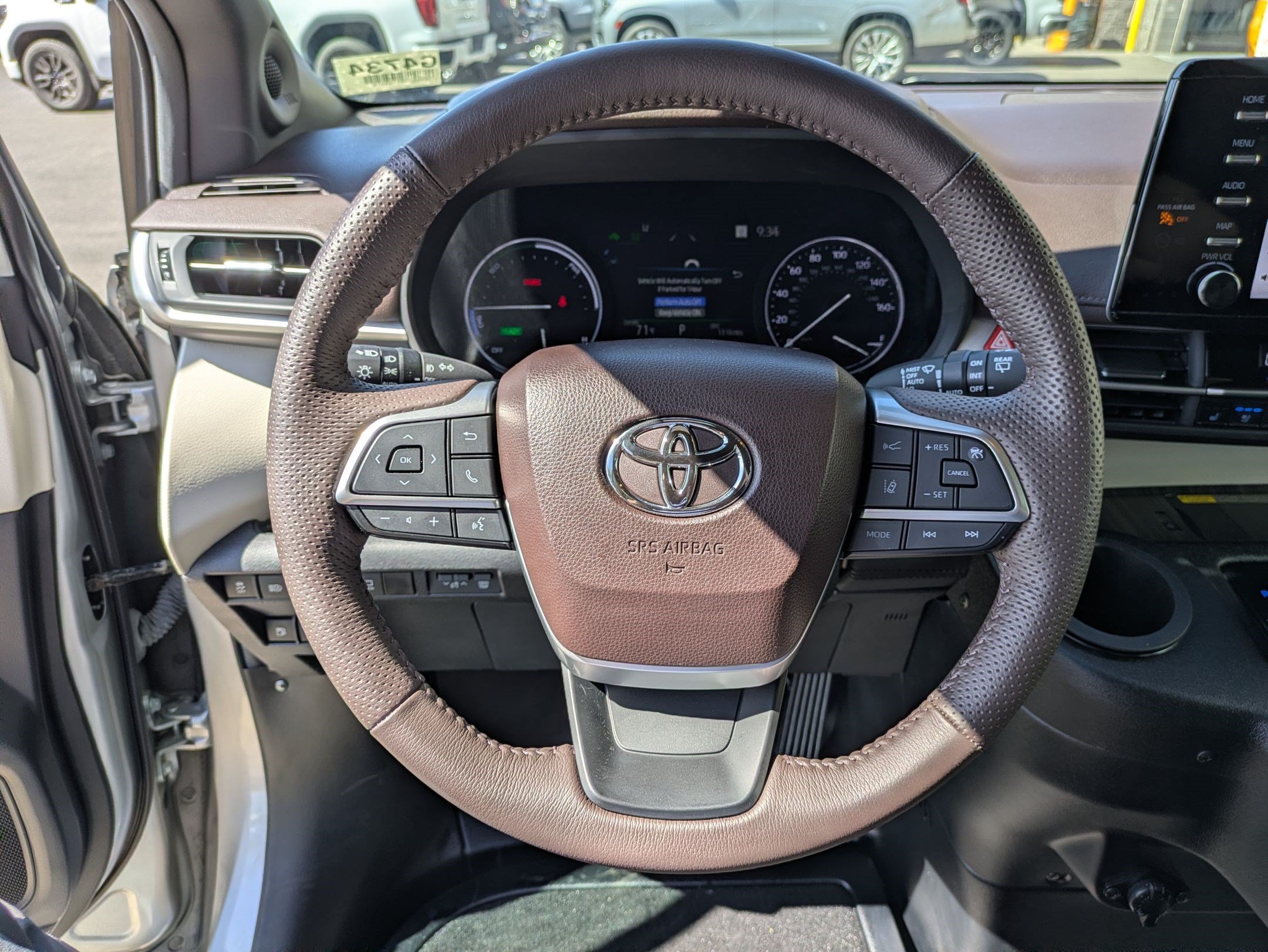 Used 2024 Toyota Sienna Platinum FWD image 16