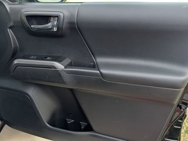 Used 2023 Toyota Tacoma TRD Off-Road w/ Technology Package AWD/4WD image 31