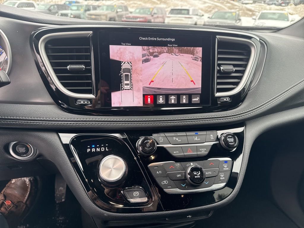 New 2026 Chrysler Pacifica Select image 13