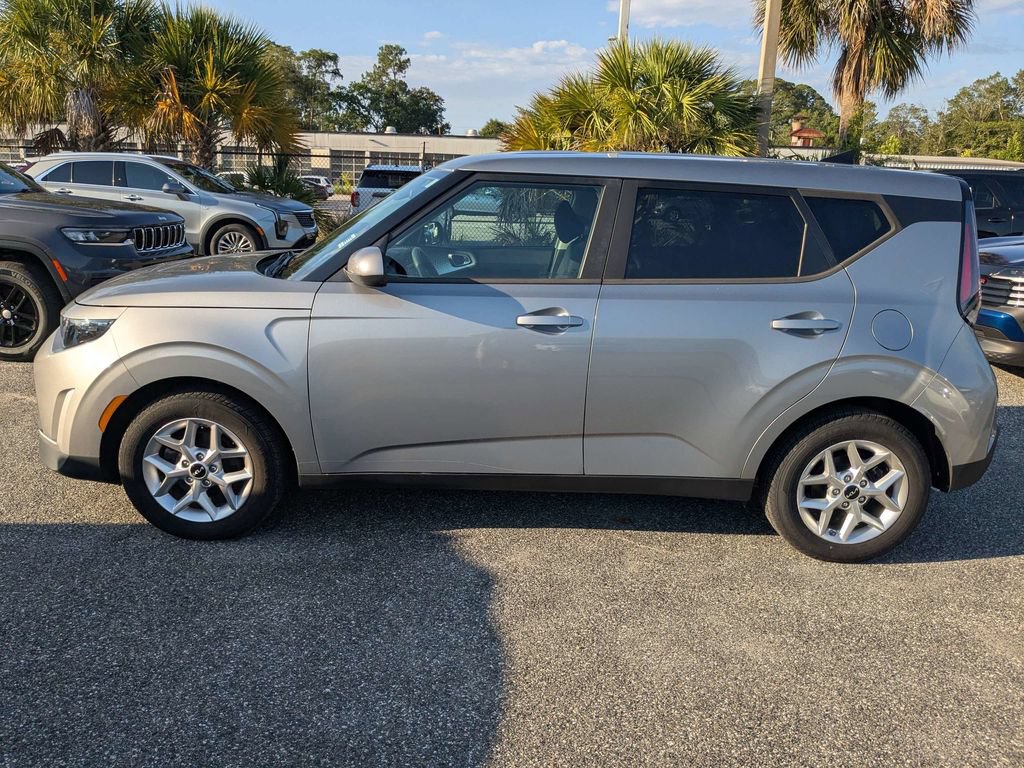 Used 2023 Kia Soul LX w/ Option Group 015 FWD image 7