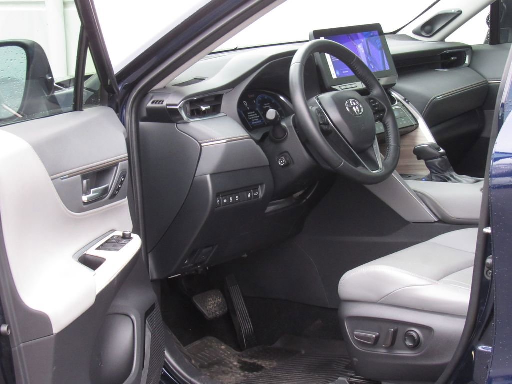 Certified 2024 Toyota Venza Limited image 9