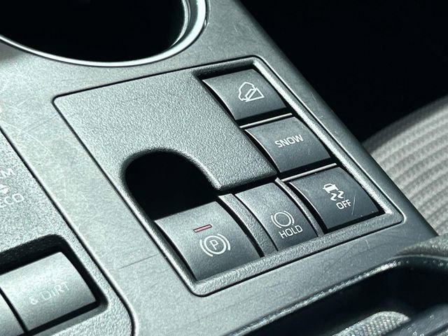 Used 2024 Toyota Highlander LE image 27