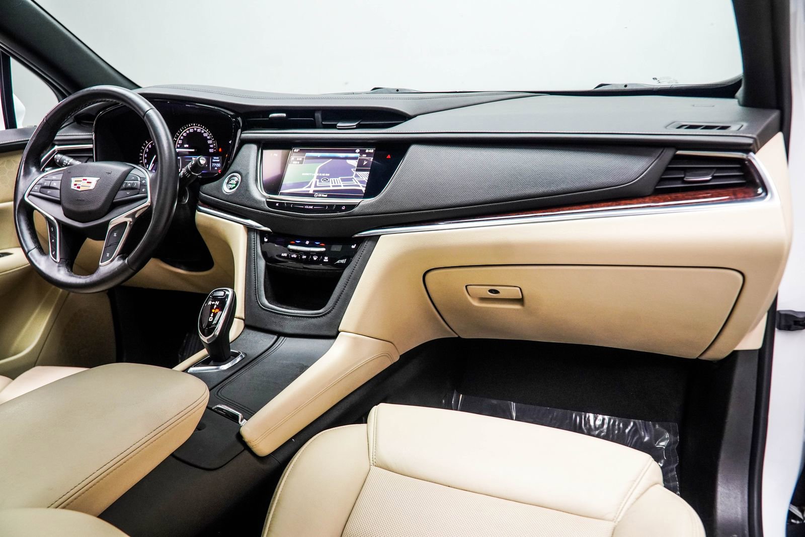 Used 2017 Cadillac XT5 Luxury w/ Driver Awareness Package image 16