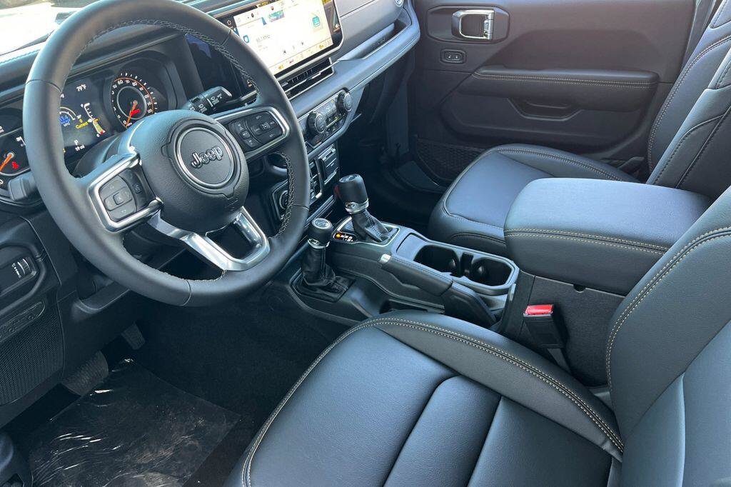 New 2026 Jeep Wrangler Unlimited Sahara AWD/4WD image 10