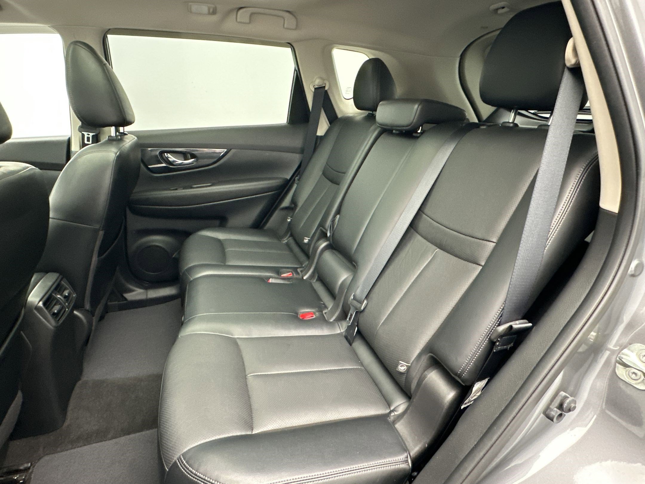 Used 2018 Nissan Rogue SL w/ Premium Package image 14