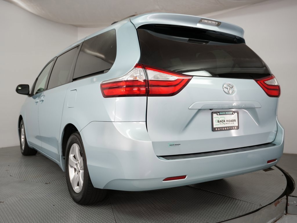 Used 2015 Toyota Sienna LE image 7