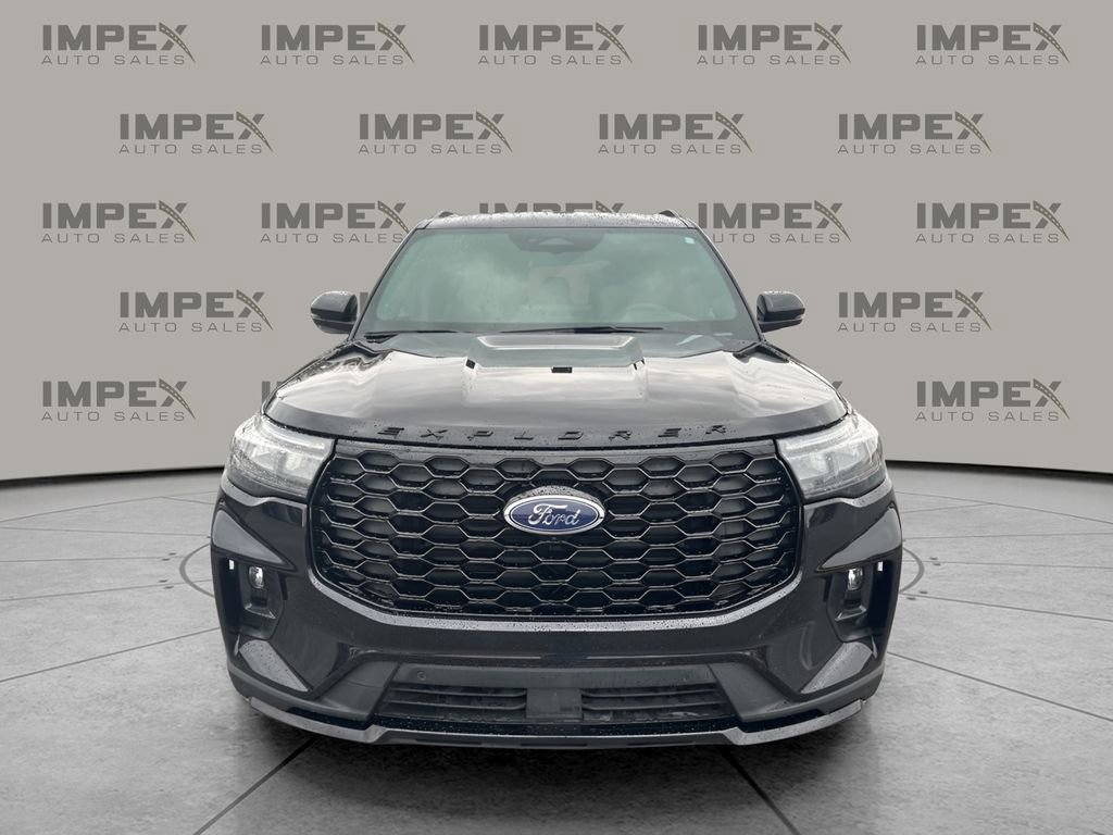 Used 2025 Ford Explorer ST-Line w/ ST-Line Street Pack image 8