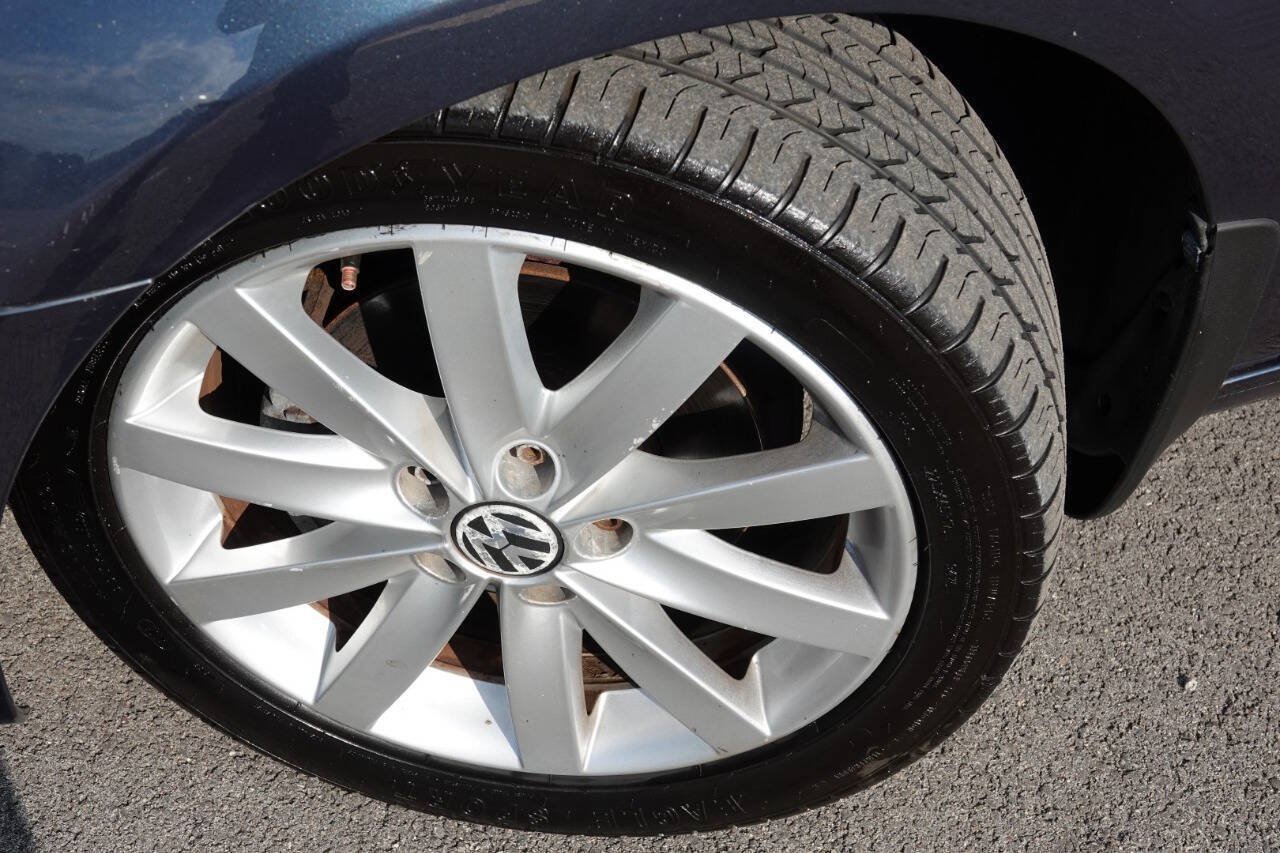 Used 2011 Volkswagen Golf TDI w/ Cold Weather Pkg FWD image 33