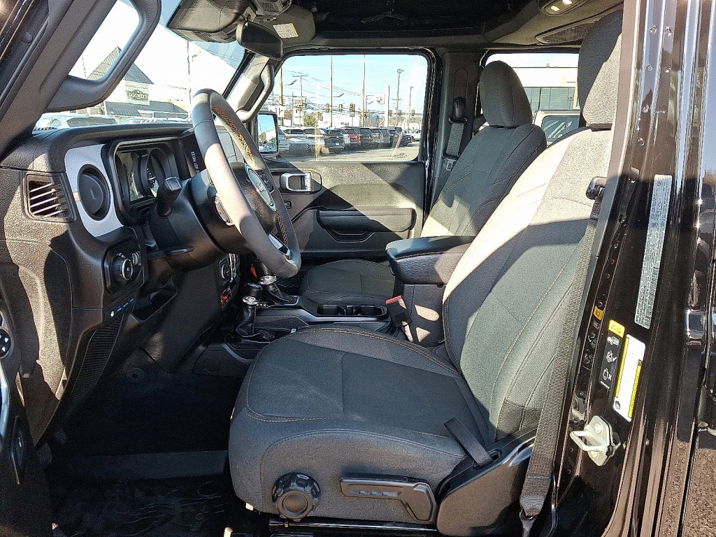 Used 2024 Jeep Wrangler Unlimited image 24