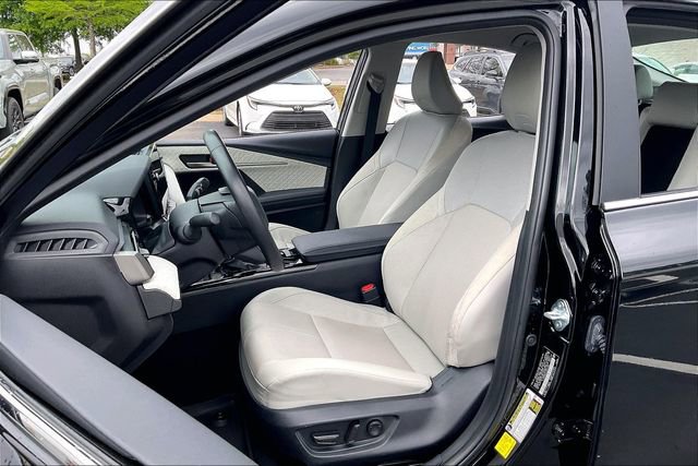 Used 2025 Toyota Camry XLE AWD/4WD image 25