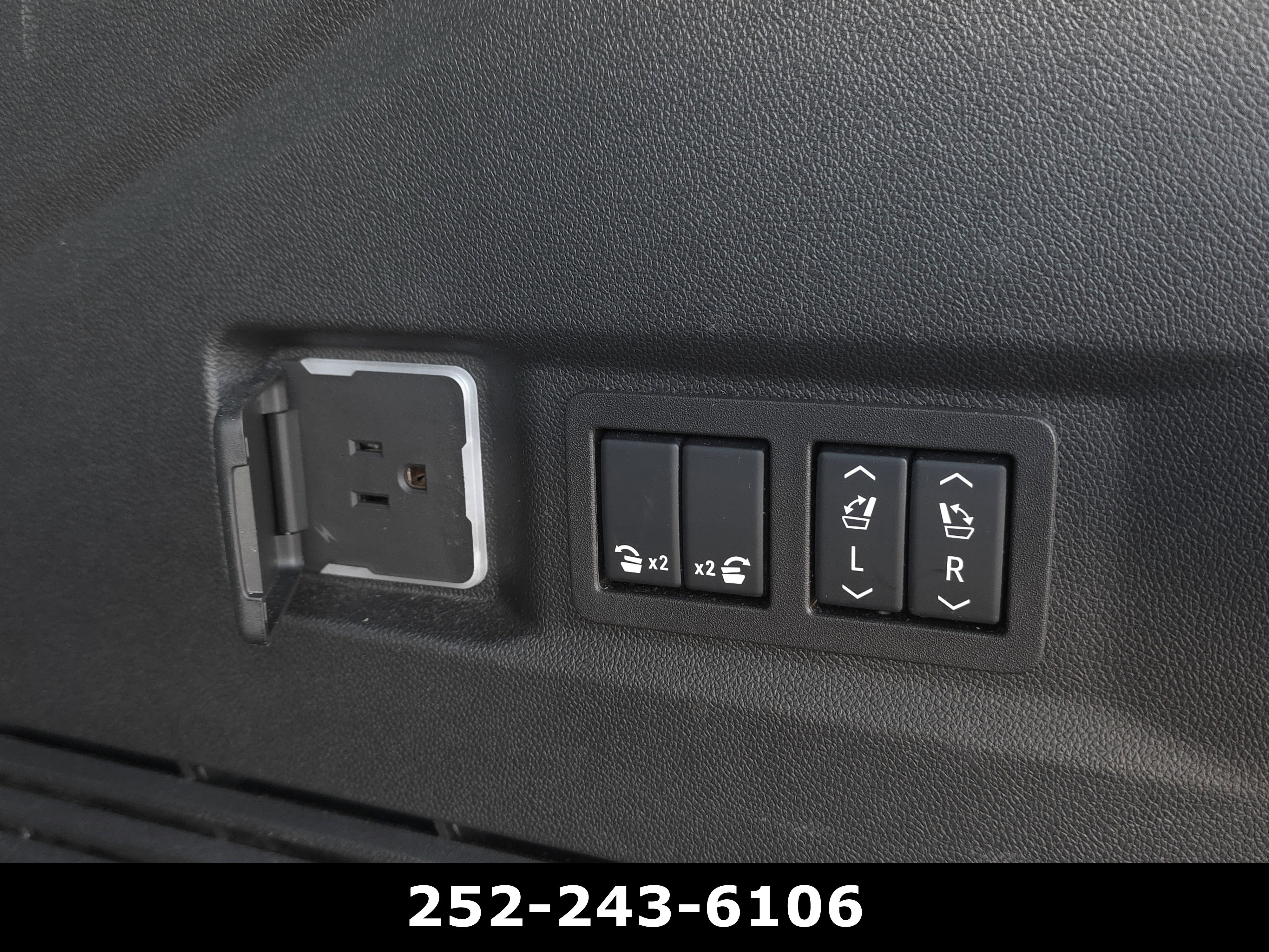 Used 2025 GMC Yukon Denali AWD/4WD image 43