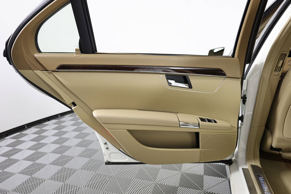 Used 2013 Mercedes-Benz S 550 4MATIC image 16