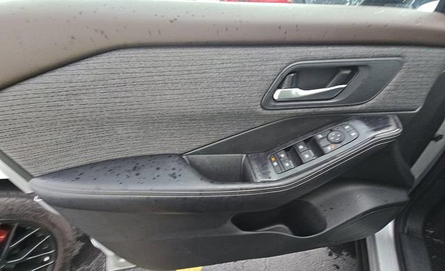 Used 2023 Nissan Rogue SV FWD image 14