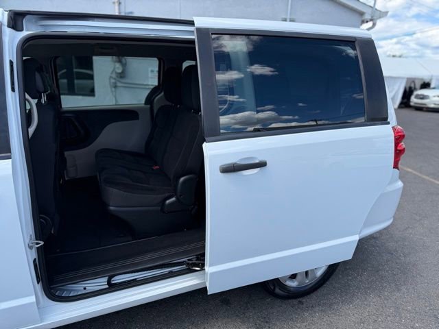 Used 2019 Dodge Grand Caravan SE w/ UConnect Hands-Free Group image 23