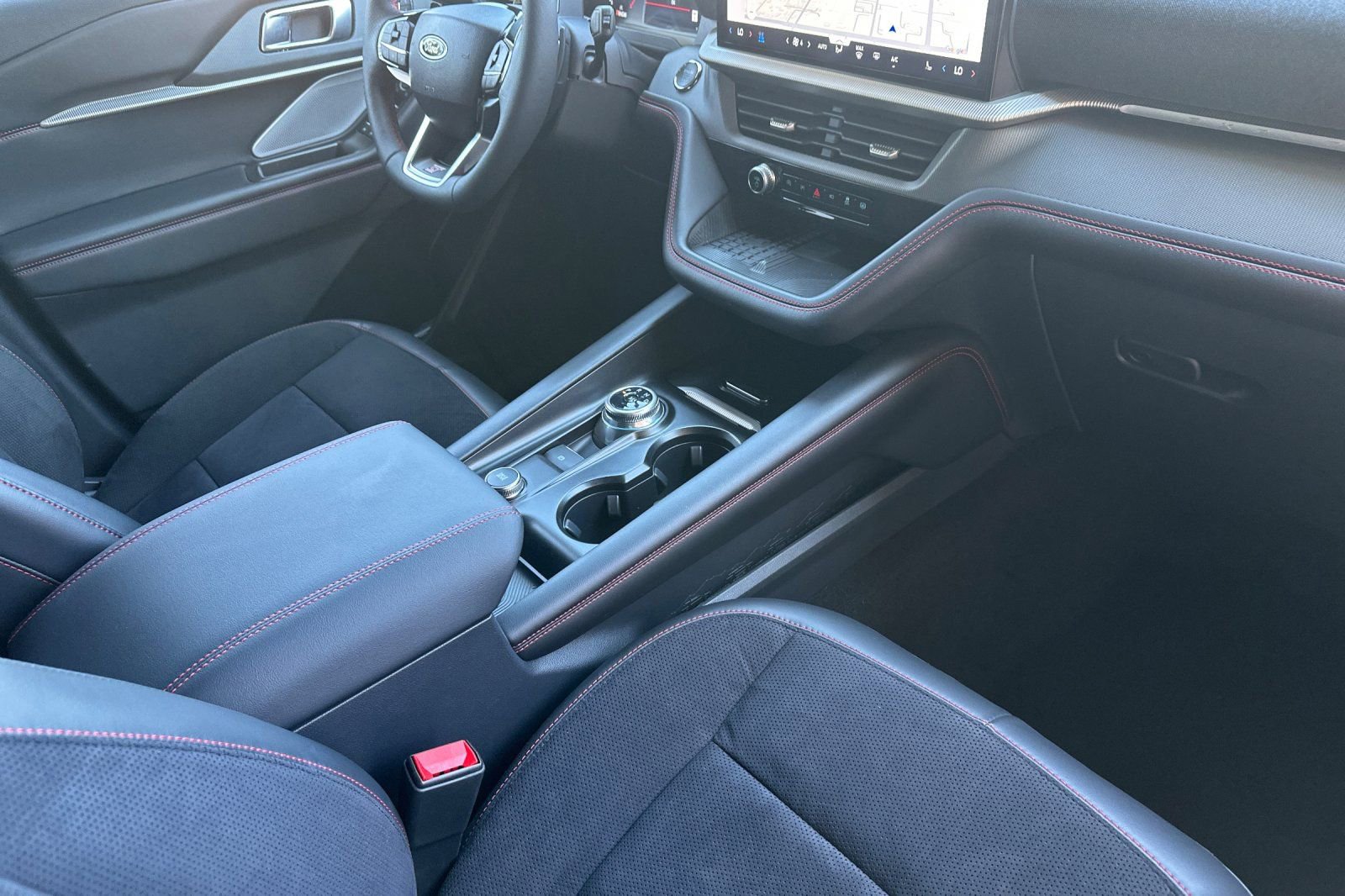 Used 2025 Ford Explorer ST image 17