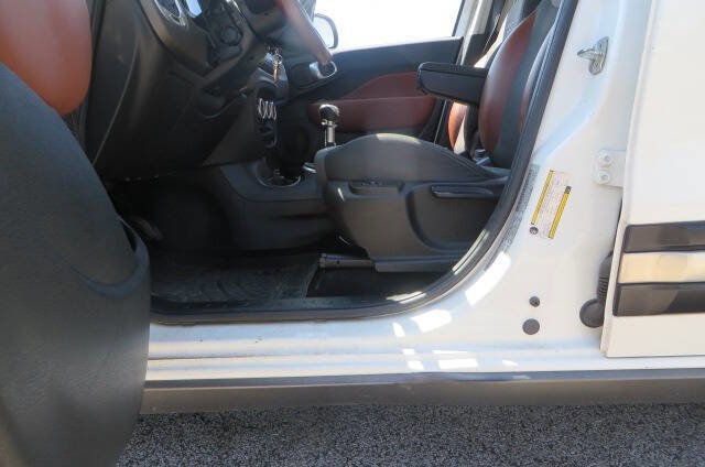 Used 2014 FIAT 500L Trekking w/ Popular Equipment Group FWD image 11