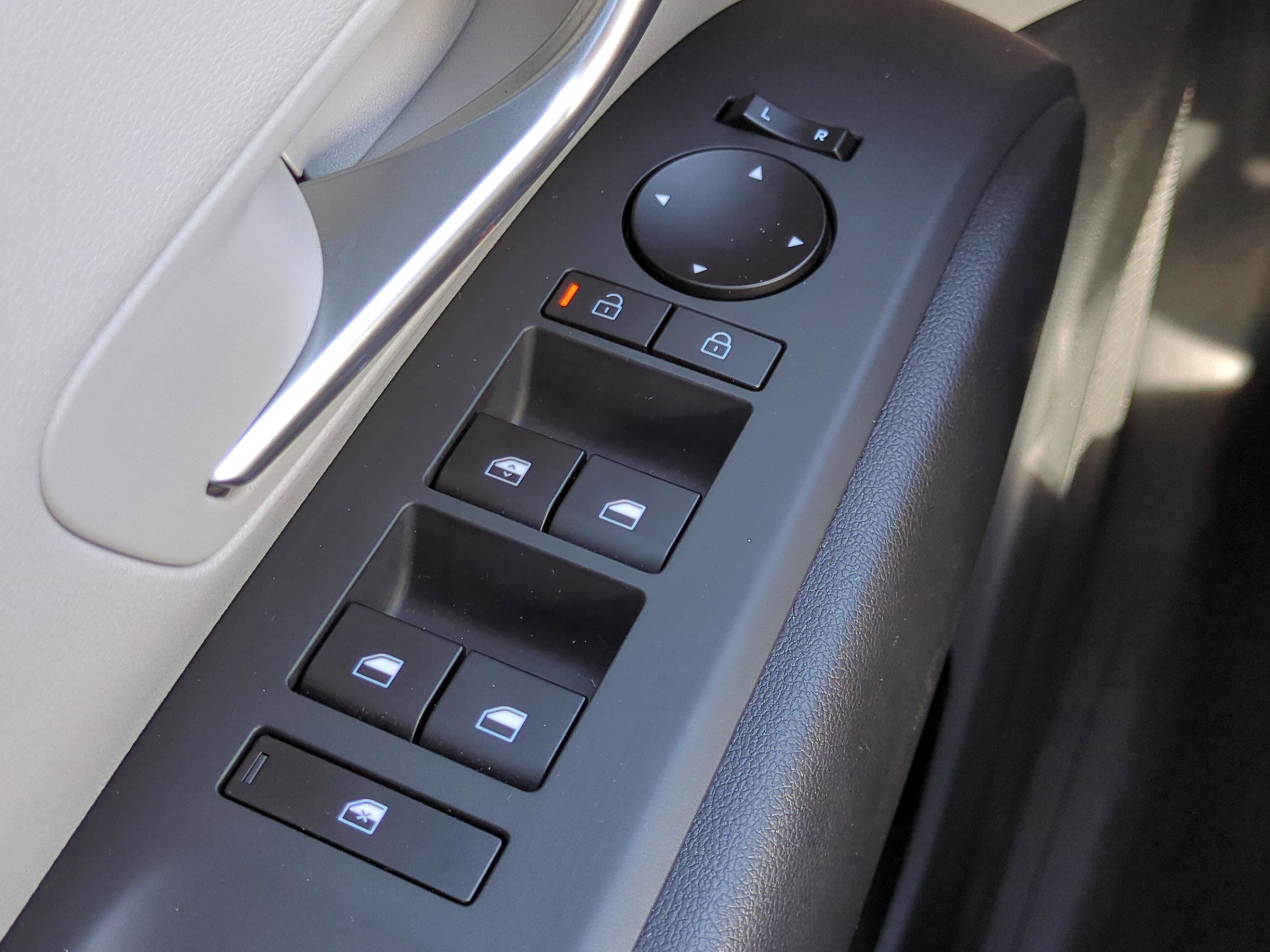 Certified 2025 Hyundai Tucson SE image 17