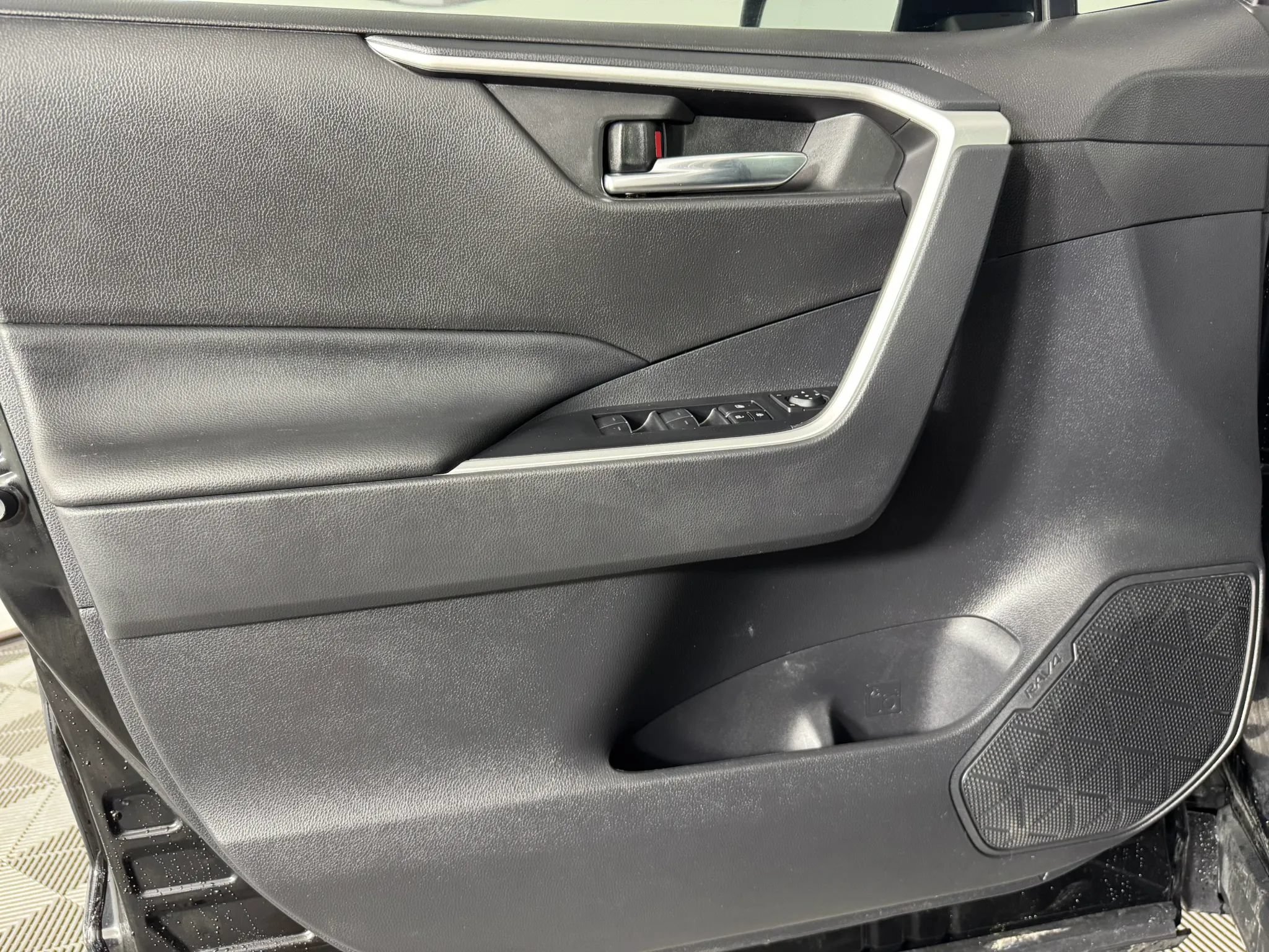 Used 2022 Toyota RAV4 SE AWD/4WD image 36
