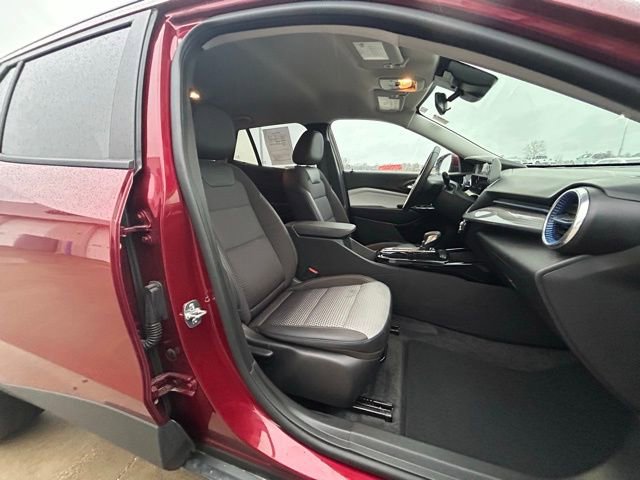 Used 2025 Chevrolet Trax LT w/ LT Convenience Package image 18
