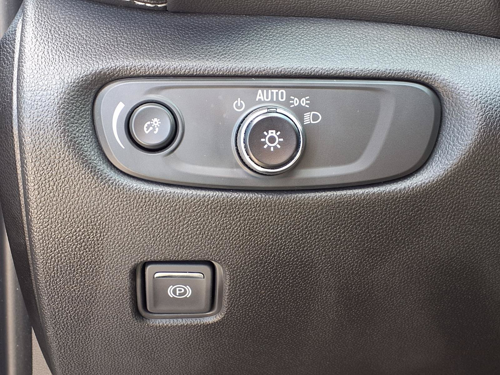 Used 2023 Chevrolet Blazer LT w/ Convenience Package FWD image 9