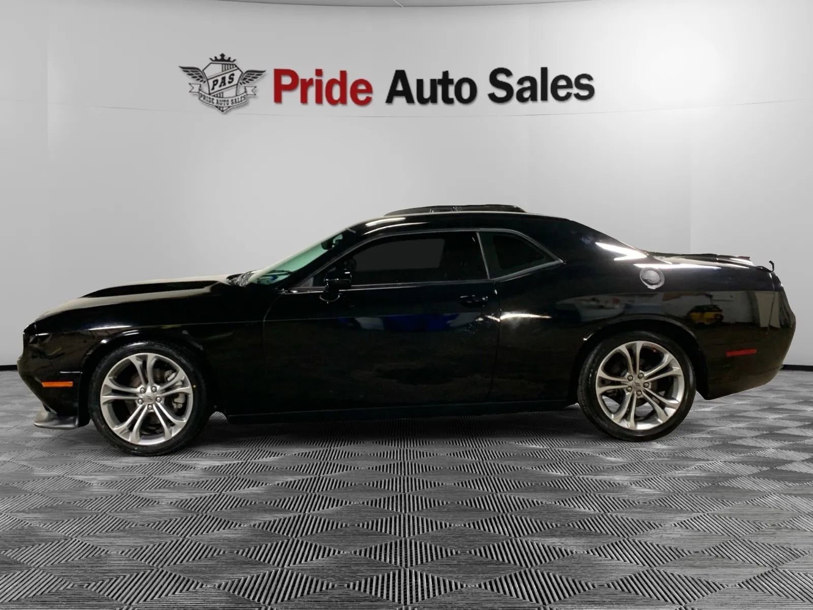 Used 2021 Dodge Challenger R/T RWD image 5