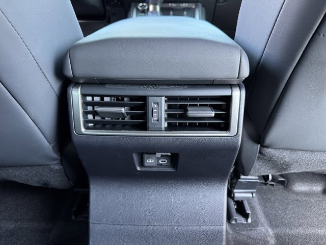 Used 2024 Lexus GX 550 AWD/4WD image 9