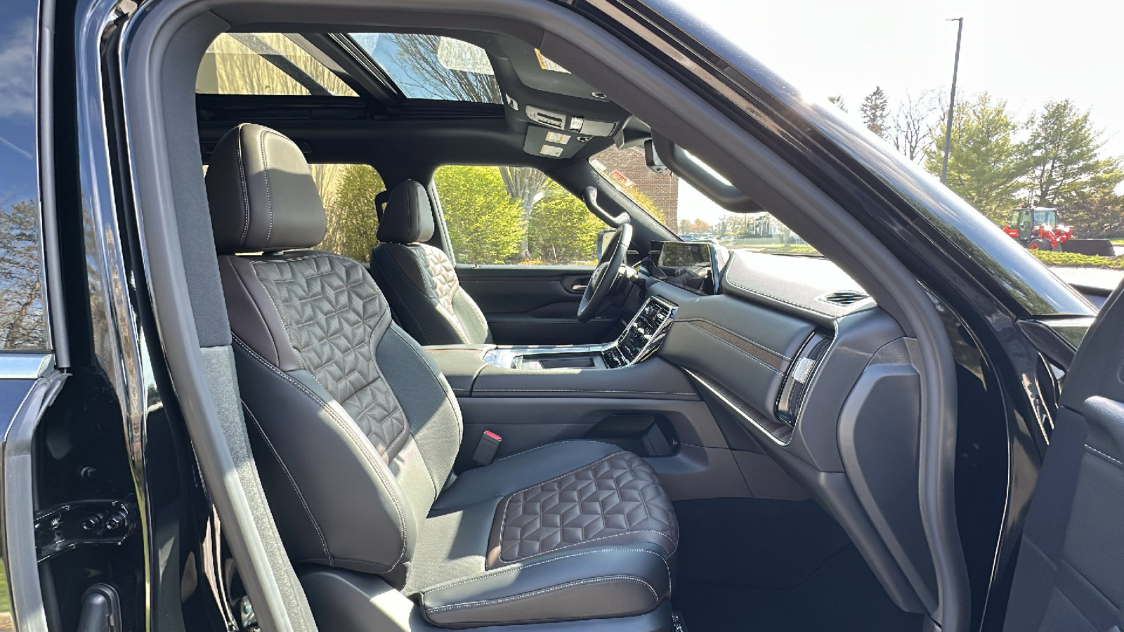 Certified 2026 Nissan Armada Platinum image 23