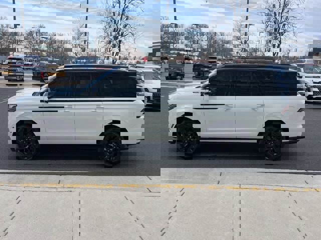 Used 2025 Lincoln Navigator L Black Label image 4