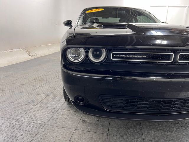 Used 2016 Dodge Challenger SXT image 10