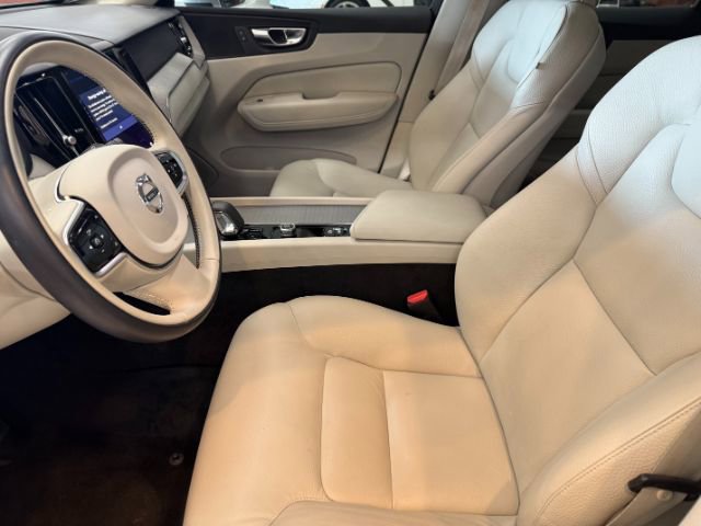Used 2023 Volvo XC60 B5 Plus image 6